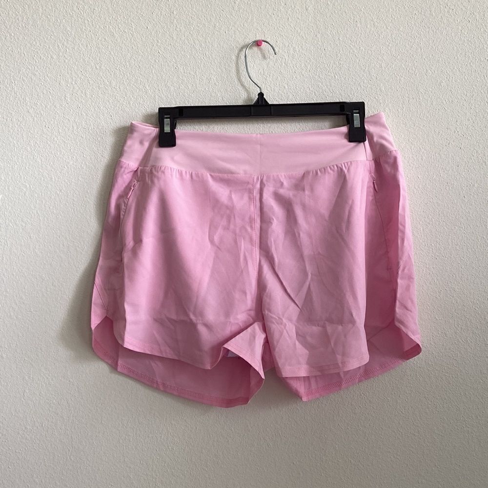 New without tags sports shorts lined 2 zipper side pockets Medium
